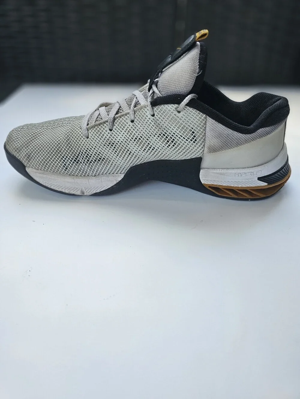 Nike Metcon 8 White Gold Suede Cross Training Shoes Men Size 11 DO9328-100